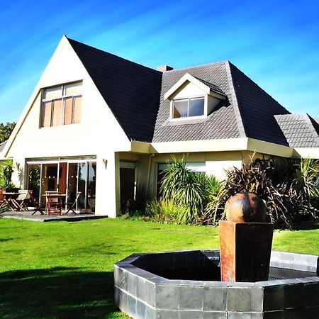 Mandalay Beach Guest House Bloubergstrand Exterior foto